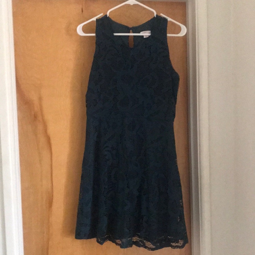 Emerald green sleeveless lace dress